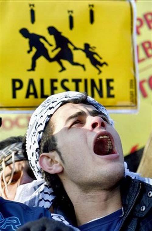 Gaza Protest - Bucharest - 2009 (by Carlos Latuff - 2009)
