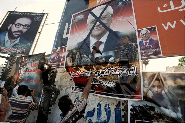 Trash Bin of History  (by Hatem  Moussa - 2009)